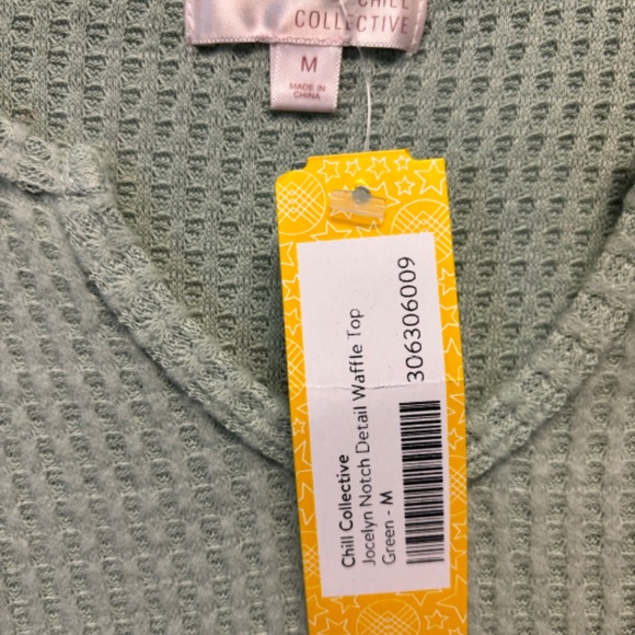 NWT Chill Collective Girls Notch Detail Waffle Top in Green - Picture 4 of 6